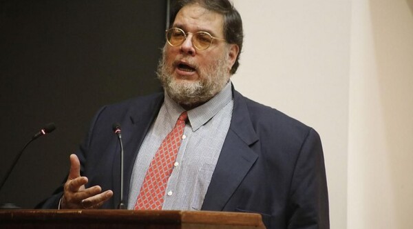 Diario HOY | Fernández Bogado, la miopía política, el auto usado y Peña: la realidad abortó a "Nostradamus"