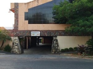 Grupo armado y encapuchado asalta motel en Lambaré · Radio Monumental 1080 AM