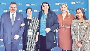 Ministra va a Unesco para tratar sobre poncho de 60 listas