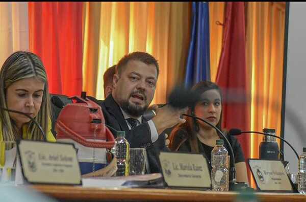 Soroka explicó los detalles del Gran Hospital Del Sur en la Junta Departamental de Itapúa