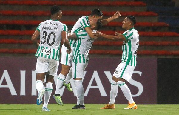 Atlético Nacional humilla a Guaraní y se cita con Libertad