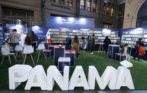 Escritoras panameñas buscan derribar estereotipos tras su paso por feria literaria chilena - MarketData