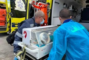Cruza a Egipto primer grupo de bebés prematuros evacuados de Gaza - ADN Digital
