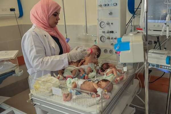 Evacuados a Egipto 28 bebés de Gaza y Hamás denuncia nuevo bombardeo contra hospital - Mundo - ABC Color