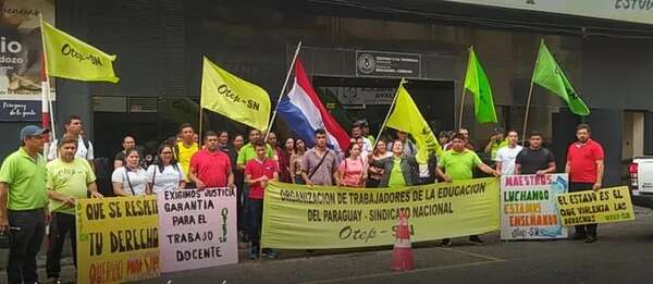 Docentes exigen que interinos sean tenidos en cuenta para concurso público de diciembre - Nacionales - ABC Color
