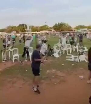 [VIDEO] Final de partido en Liga capiateña terminó con sillas voladoras