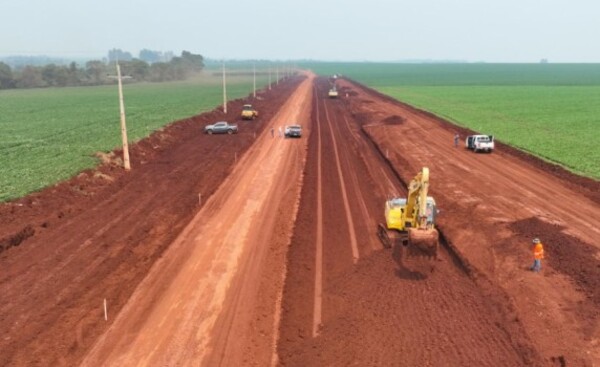 Arrancaron obras en pista para el asfaltado en Puerto Indio