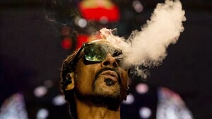Finalmente, Snoop Dogg no dejó de fumar, solo el humo