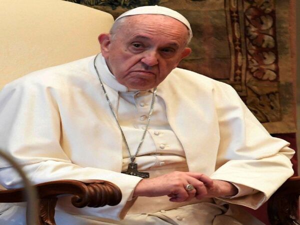 Papa pide unidad a la clase política ante la crisis y condena el aborto