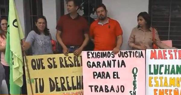 La Nación / Docentes no figuran en el MEC y no pueden concursar