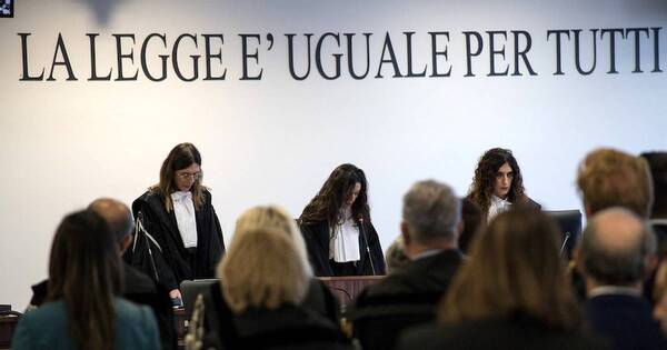 La Nación / Más de 200 personas condenadas en un juicio contra la mafia