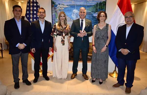 Agasajo a empresas donantes de las Becas Hayes de inglés 2023 - Sociales - ABC Color