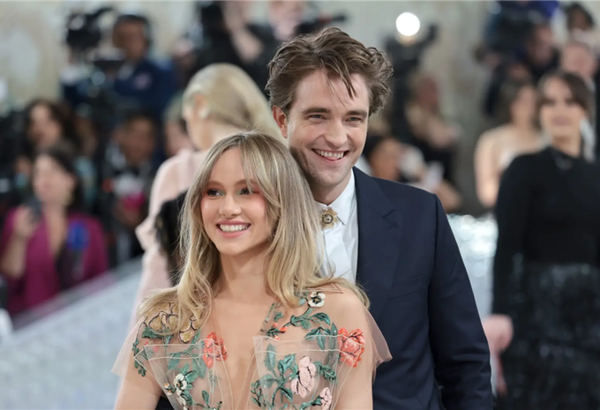 Suki Waterhouse y Robert Pattinson anuncian que serán padres