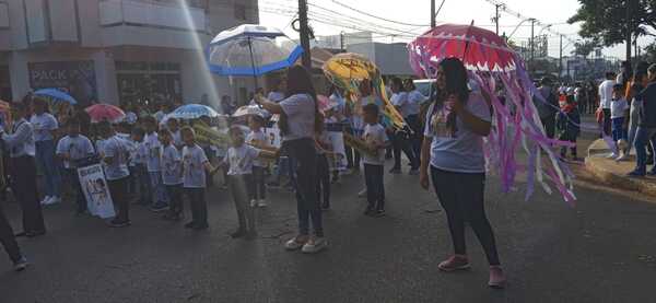 Inició el desfile de educación inicial por los 124 años de Pedro Juan Caballero - Radio Imperio 106.7 FM