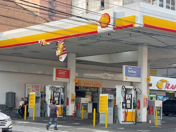 Emblemas privados se unen a regañadientes a la baja de combustibles - La Tribuna