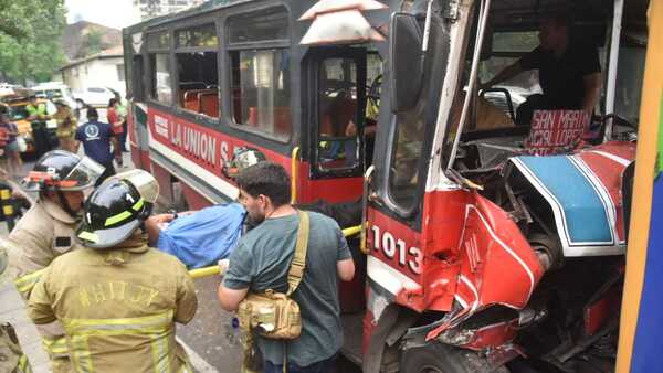 Ya gastó casi G. 9 millones y aún no tiene respuesta de firma cuyo bus ocasionó cuádruple choque