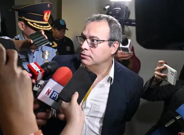 Periodista Carlos Granada irá a juicio oral por coacción sexual y otros delitos