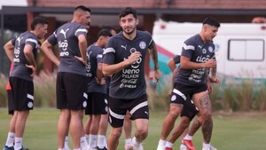 Mathías Villasanti la rompe en el mediocampo y en las redes