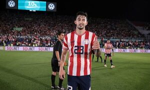 Mathias Villasanti se volvió tendencia ¡por sus viejos tweets!