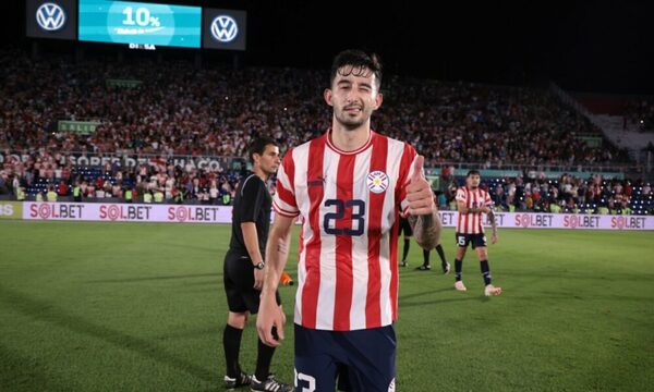 Mathias Villasanti se volvió tendencia ¡por sus viejos tweets!