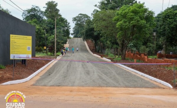 Calle del barrio Ciudad Nueva cuenta con nuevo empedrado