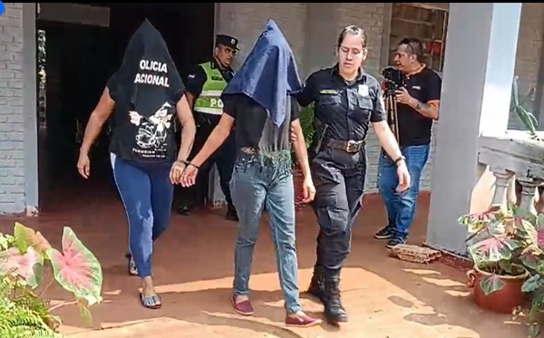 Dos mujeres detenidas "in fraganti" por hurto en centro comercial de Ciudad del Este - ADN Digital