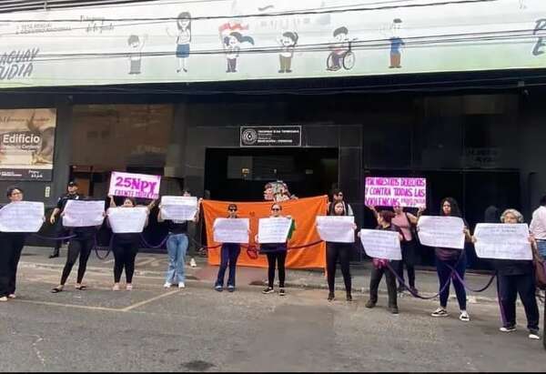 Convocan a marcha #25N: Articulación Feminista denuncia desinterés del nuevo Gobierno en frenar violencia - Nacionales - ABC Color