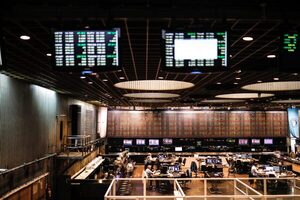La Bolsa local sube 21 % y el dólar paralelo salta a 1.000 pesos tras las presidenciales argentinas - MarketData