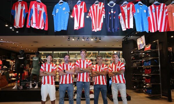 Mundialistas se juntaron en conocida tienda de ropas deportivas