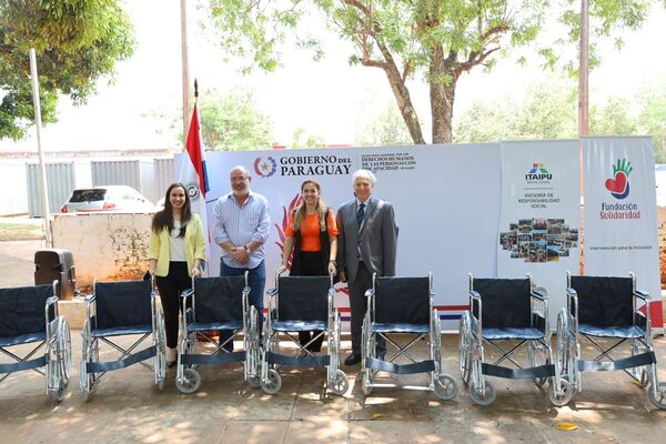Itaipu Binacional entregó 200 sillas de ruedas a Senadis
