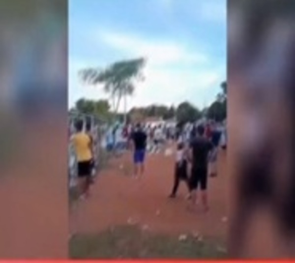 Partido de fútbol terminó a los golpes - Paraguay.com