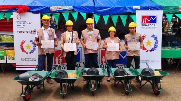 SINAFOCAL entrega certificados y kits a egresados de Albañilería en Itá - El Independiente