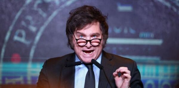 Javier Milei ratific贸 su idea de privatizar YPF y los medios p煤blicos - Revista PLUS