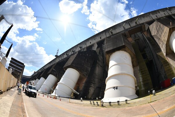 Diario HOY | Itaipú supera su récord de producción diaria de energía