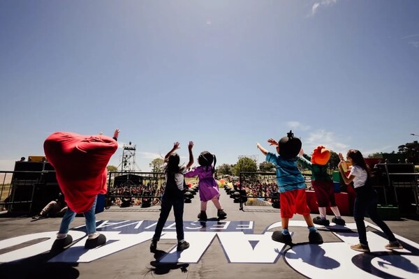 Éxito internacional en la prevención del abuso sexual infantil: Programa «Yo Amo a la Familia» se destacó en el Festival Pa