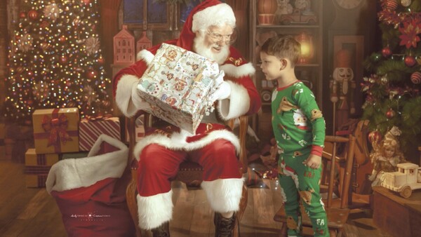 El rollo pide que Papá Noel visite a los niños en su casa