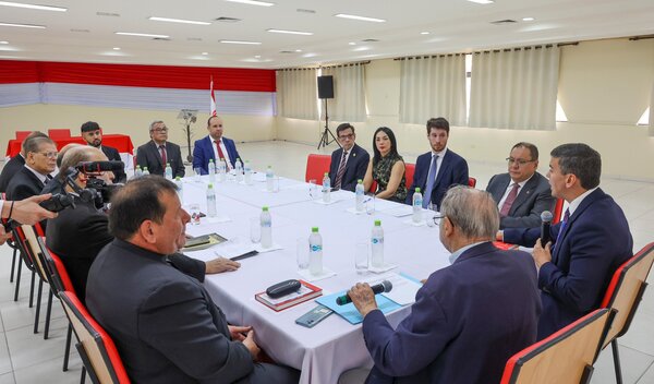 Representantes de la Iglesia Católica visitan al presidente de la República