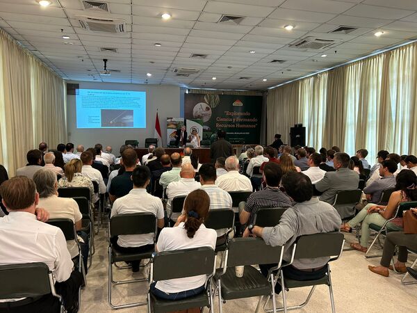 FECOPROD impulsó conferencia magistral de científico internacional sobre el CO2