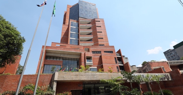 Desvinculados de Itaipú presentaron demanda laboral solicitando reintegro y compensación