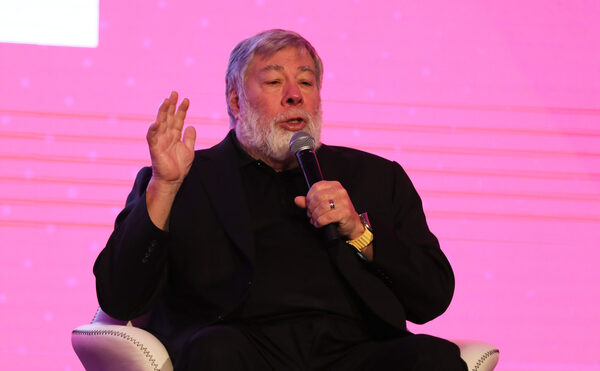 Steve Wozniak reaparece en público en Ecuador luego de haber sido hospitalizado en México - MarketData