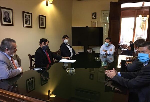 Avanza proyecto de creación de una cooperativa de abogados