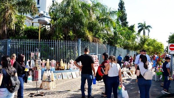 Vendedores del entorno de la Basílica de Caacupé están “en pie de guerra”