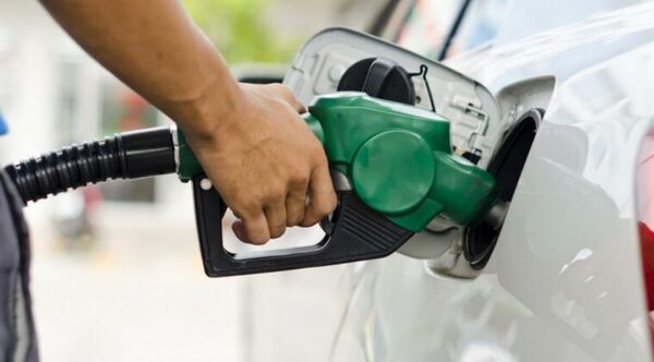 Emblemas privados se suman a Petropar y reducen precios de sus combustibles - Radio Imperio 106.7 FM