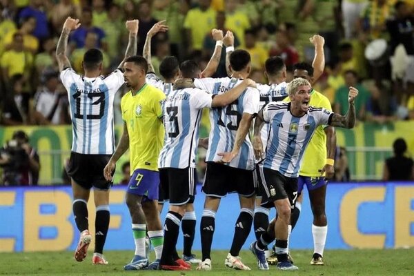Argentina dejó mudo el Maracaná y Ecuador y Uruguay vuelven a ganar