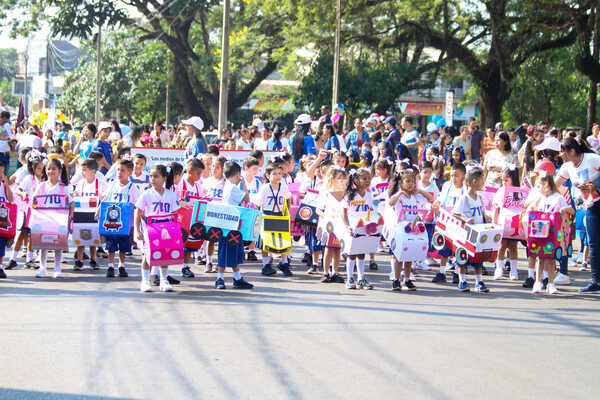 Alumnos de educación inicial regalaron color y alegría a los presentes - Oasis FM 94.3