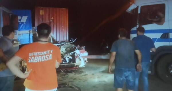 Terrible choque: cabina de camión “voló” con sus ocupantes