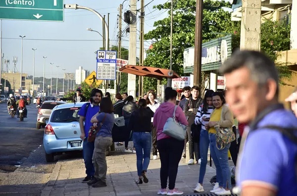 Santiago Peña aumenta adelantos de subsidios a transportistas sin elevar exigencias