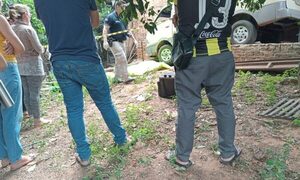 Gato hidráulico cedió y un señor falleció aplastado bajo un transporte escolar