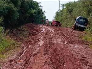 Pobladores de Yuty exigen reparación de camino vecinal para evitar aislamiento en época de lluvia - Nacionales - ABC Color