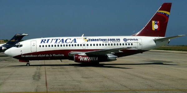 Versus / Venezuela denuncia que Perú impidió repostar el avión de la selección de fútbol